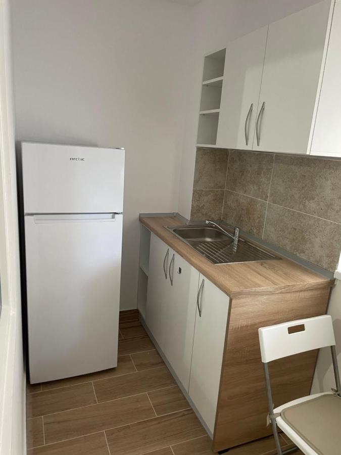 Militari Comfort Studio Roşu Екстериор снимка